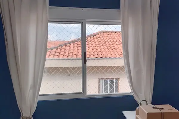 Ideias para proteção de janelas com cortinas
