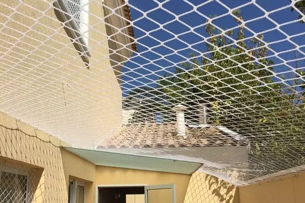 Redes de proteção na Vila Romero