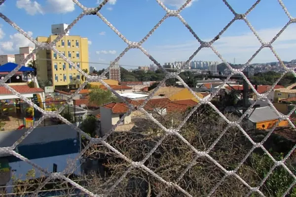 Redes de proteção na Vila Capela